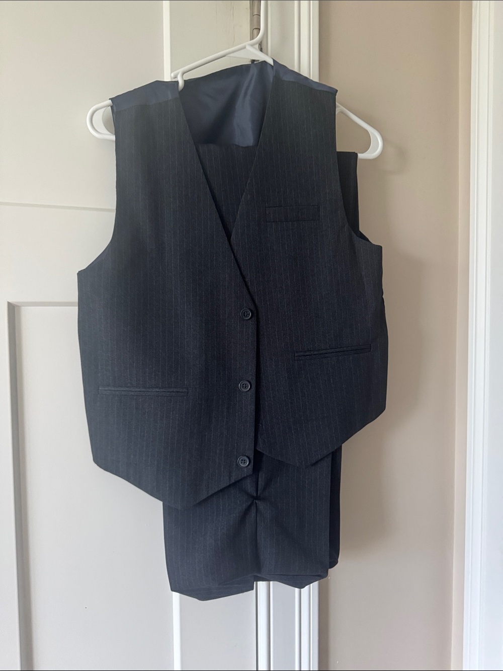 Amazon Kids Black Sport Coat with Pocket Square Accent - Picture 3 of 6